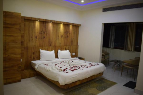 HOTEL THE HILLS